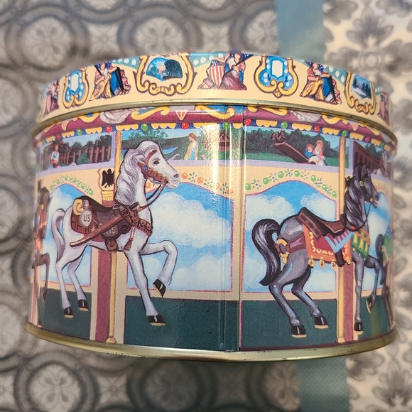 Hershey Carousel Hometown #13 Collectible 1996 Tin - Picture 3 of 10